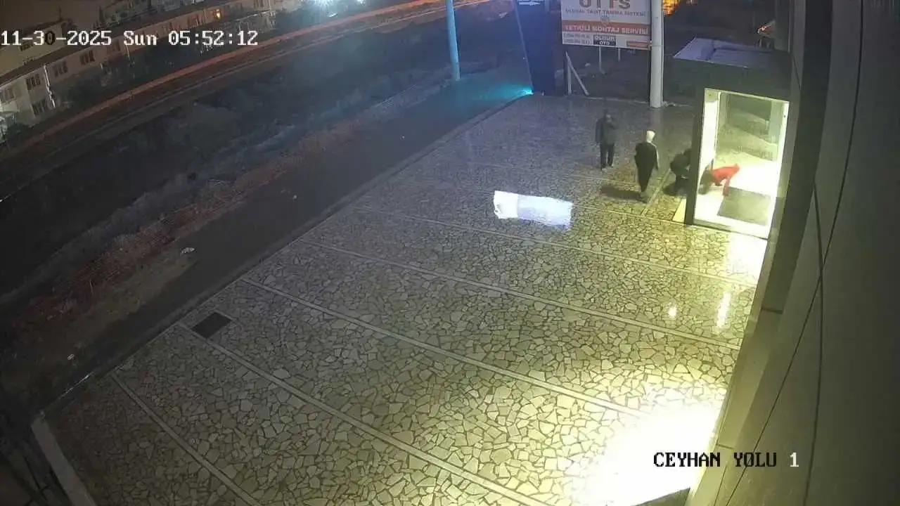 Adana’da 4 Çocuk Motosiklet Galerisini Soydu: O Anlar Kameraya Takıldı! 8